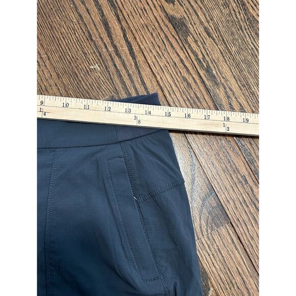 Athleta Women's Dark Wash Zipper Pocket Trekkie Bermuda 2.0 Shorts Black Size 6 - Picture 9 of 10